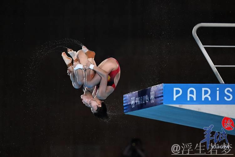 跳水世界杯巅峰对决：女子双人10米跳台冠军争夺战